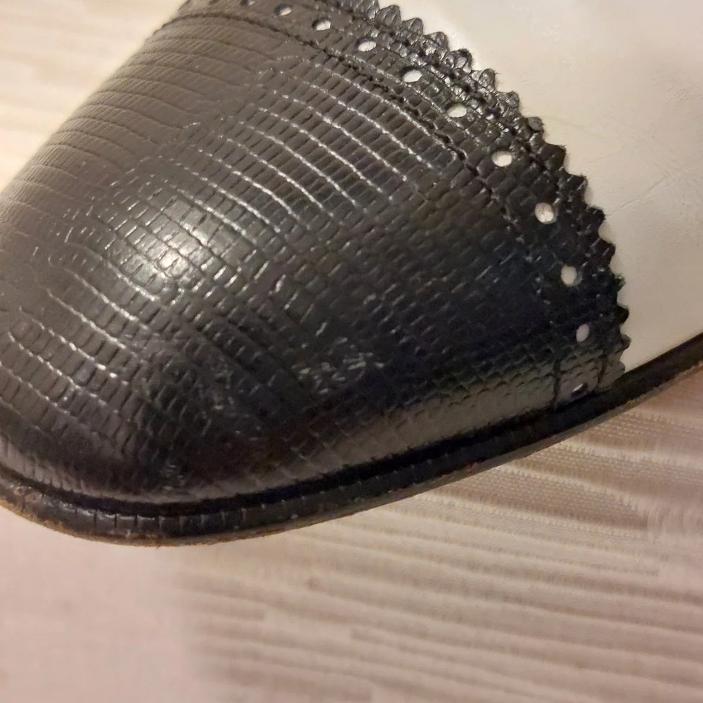 Leather Salvatore Ferragamo Black and White Heels Size 6.5 - Picture 14 of 15